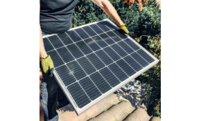Plug and Play solar panel: an easy and effective solution Plug and Play solar panel: an easy and effective solution